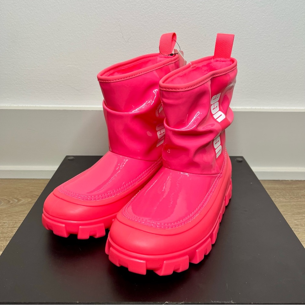 UGG kids/womens Pink Waterproof Classic Brella rain snow Boots - Size 4 Youth